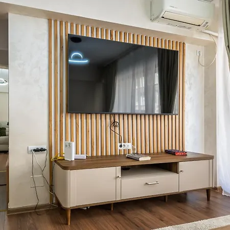 Victoriei 1br Flat - Spectacular Boulevard Views Apartment