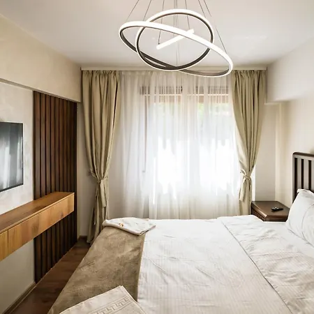 Victoriei 1br Flat - Spectacular Boulevard Views Apartment *