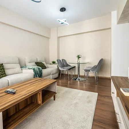 Victoriei 1br Flat - Spectacular Boulevard Views * Bucharest