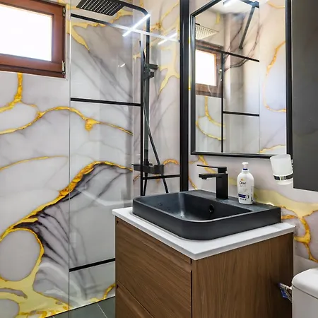 Victoriei 1br Flat - Spectacular Boulevard Views Apartment Bucharest