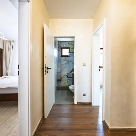 Victoriei 1br Flat - Spectacular Boulevard Views *